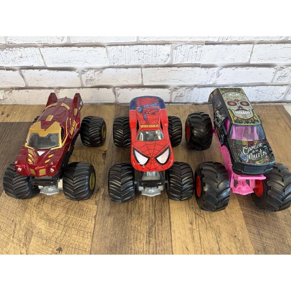 3 Hot Wheels Monster Jam Trucks 1:24 Diecast Spiderman Ironman Camion